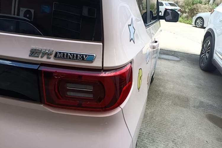 Used Wuling Hongguang MINIEV 2021 Macaron Premium Model – Lithium Iron Phosphate Right Rear Taillight