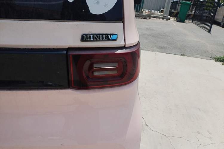 Used Wuling Hongguang MINIEV 2021 Macaron Premium Model – Lithium Iron Phosphate Right Rear Taillight