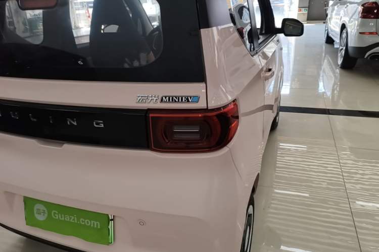 Used Wuling Hongguang MINIEV 2021 Macaron Premium Model – Lithium Iron Phosphate Right Rear Taillight