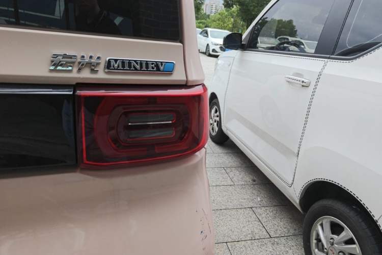 Used Wuling Hongguang MINIEV 2021 Macaron Premium Model – Lithium Iron Phosphate Right Rear Taillight