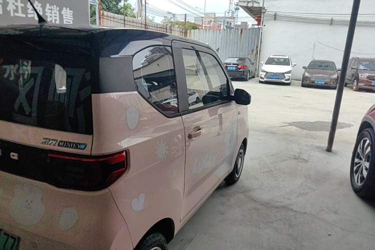 Used Wuling Hongguang MINIEV 2021 Macaron Fashion Edition Lithium-Ion Battery Right Rear Taillight
