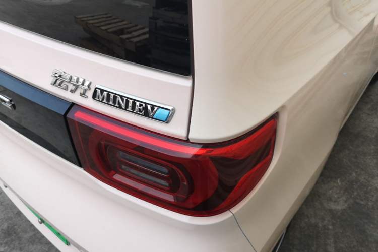 Used Wuling Hongguang MINIEV 2021 Macaron Fashion Model Lithium Iron Phosphate Right Rear Taillight