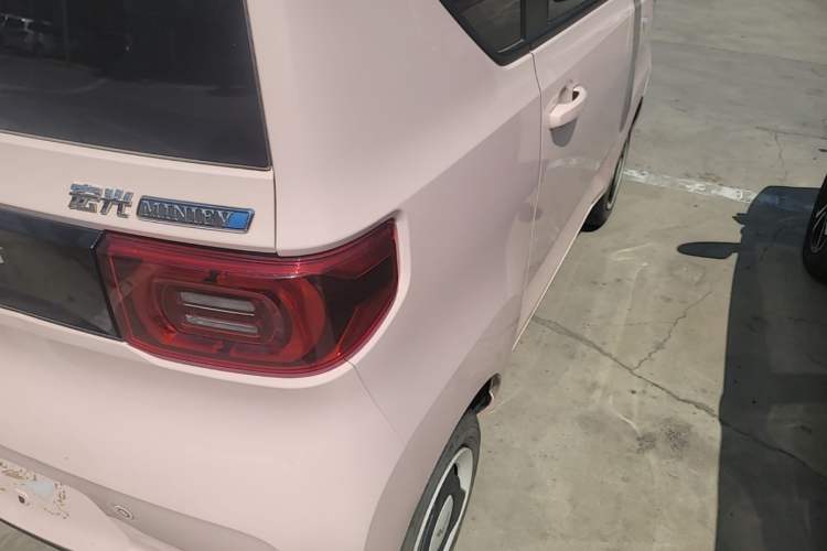 Used Wuling Hongguang MINIEV 2021 Macaron Fashion Edition Lithium-Ion Battery Right Rear Taillight