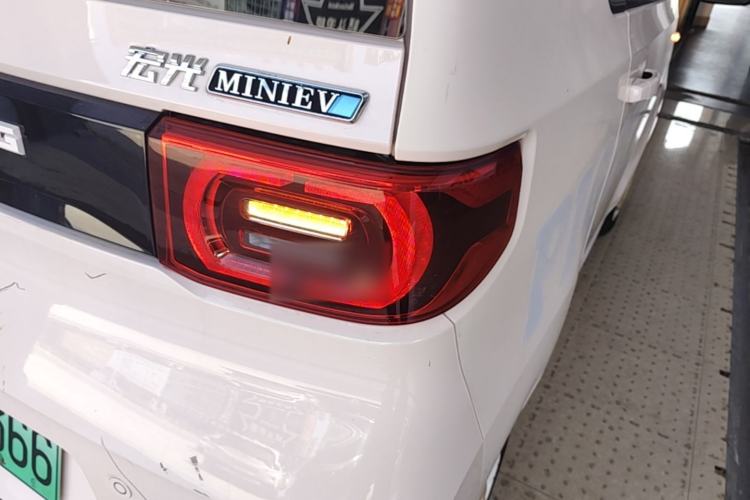 Used Wuling Hongguang MINIEV 2021 Macaron Premium Model – Lithium Iron Phosphate Right Rear Taillight