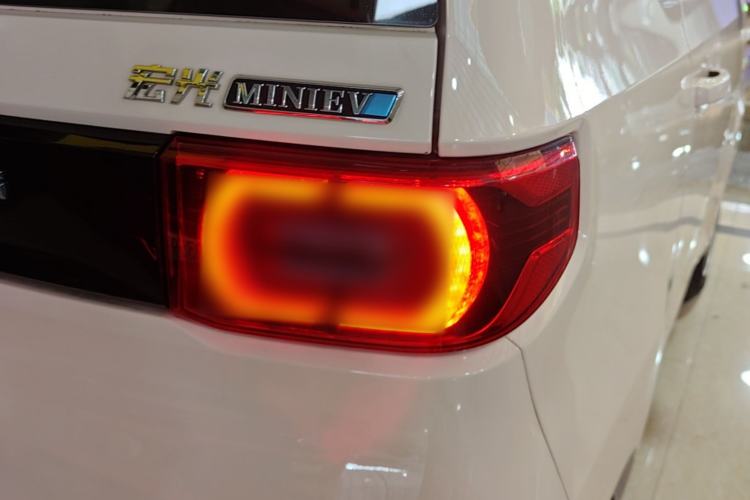Used Wuling Hongguang MINIEV 2021 Macaron Sandwich Model 170 km Lithium Iron Phosphate Right Rear Taillight