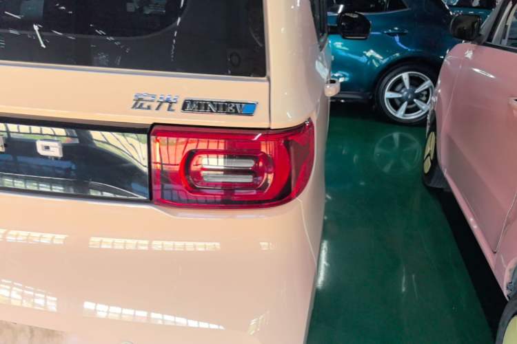 Used Wuling Hongguang MINIEV 2021 Macaron Premium Model – Lithium Iron Phosphate Right Rear Taillight