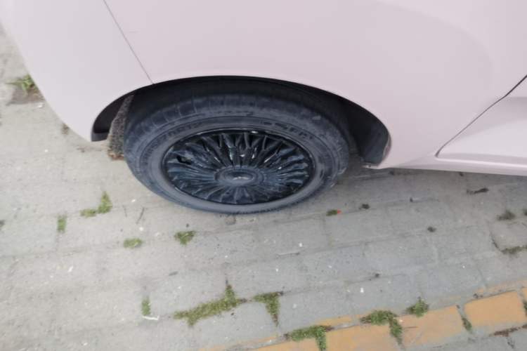 Used Wuling Hongguang MINIEV 2021 Macaron Fashion Model Lithium Iron Phosphate Right Rear Wheel Hub