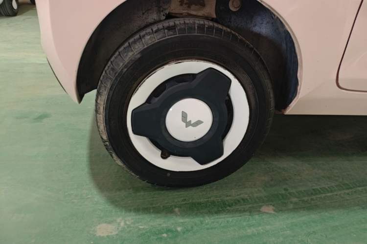 Used Wuling Hongguang MINIEV 2021 Macaron Fashion Model Lithium Iron Phosphate Right Rear Wheel Hub