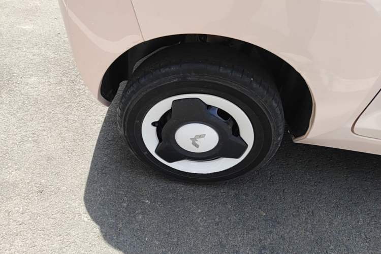 Used Wuling Hongguang MINIEV 2021 Macaron Premium Model – Lithium Iron Phosphate Right Rear Wheel Hub