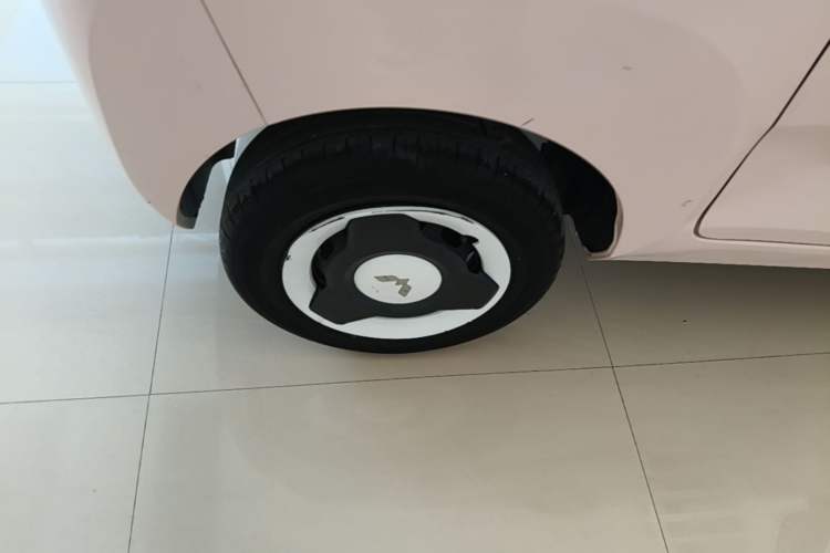 Used Wuling Hongguang MINIEV 2021 Macaron Fashion Edition Lithium-Ion Battery Right Rear Wheel Hub