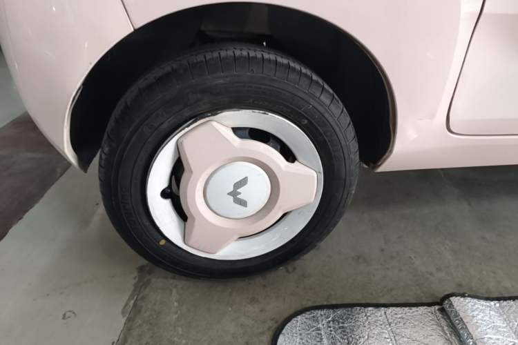 Used Wuling Hongguang MINIEV 2021 Macaron Premium Model – Lithium Iron Phosphate Right Rear Wheel Hub