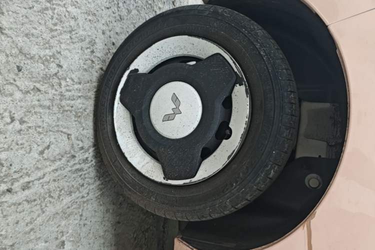 Used Wuling Hongguang MINIEV 2021 Macaron Fashion Model Lithium Iron Phosphate Right Rear Wheel Hub