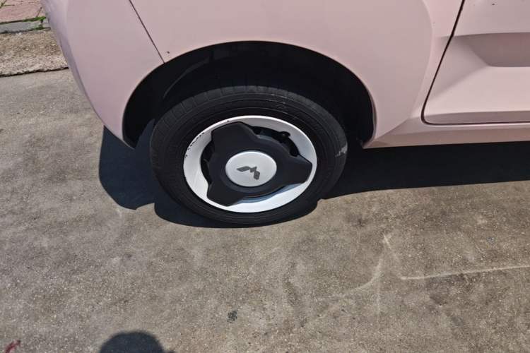 Used Wuling Hongguang MINIEV 2021 Macaron Premium Model – Lithium Iron Phosphate Right Rear Wheel Hub