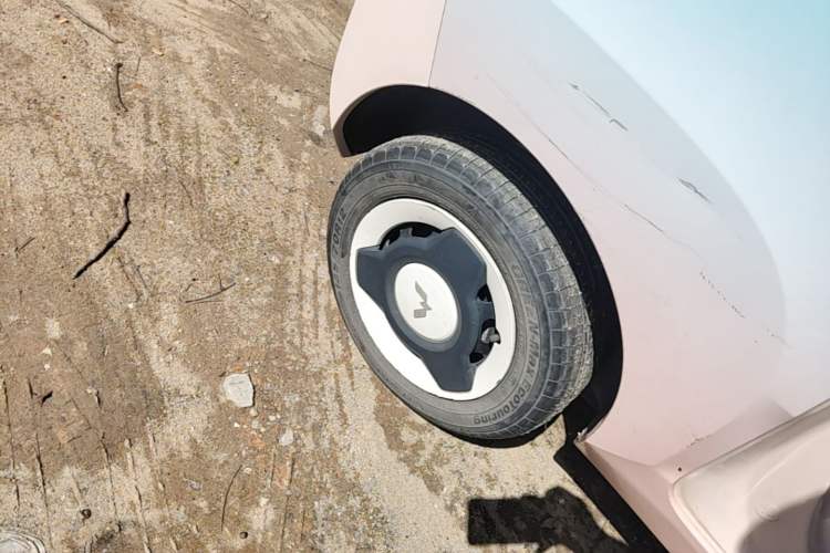 Used Wuling Hongguang MINIEV 2021 Macaron Fashion Model Lithium Iron Phosphate Right Rear Wheel Hub
