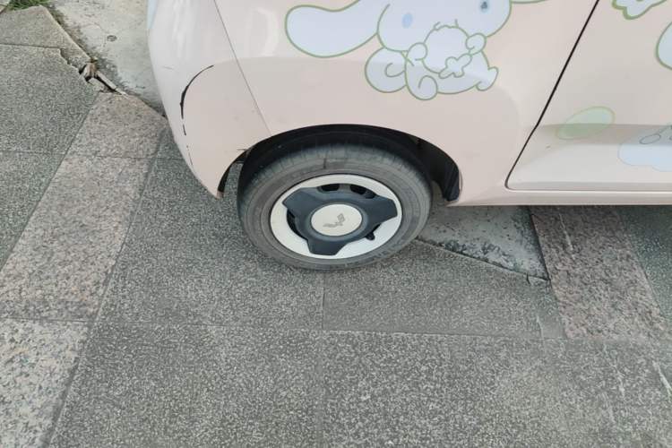 Used Wuling Hongguang MINIEV 2021 Macaron Sandwich Model 170 km Lithium Ternary Right Rear Wheel Hub