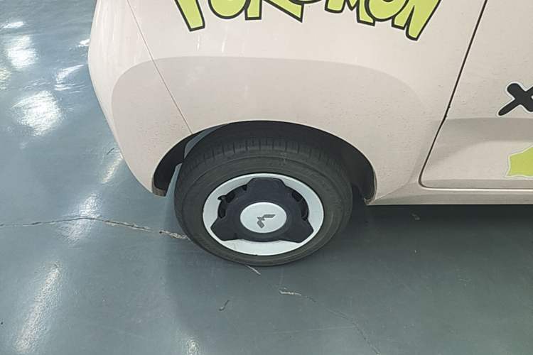 Used Wuling Hongguang MINIEV 2021 Macaron Fashion Edition Lithium-Ion Battery Right Rear Wheel Hub