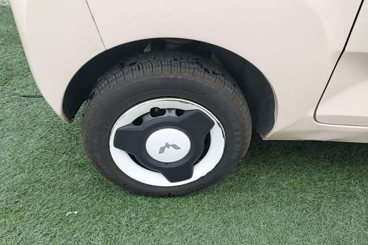 Used Wuling Hongguang MINIEV 2021 Macaron Premium Model – Lithium Iron Phosphate Right Rear Wheel Hub