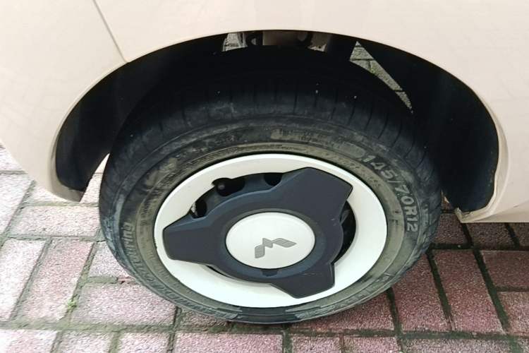 Used Wuling Hongguang MINIEV 2021 Macaron Fashion Model Lithium Iron Phosphate Right Rear Wheel Hub