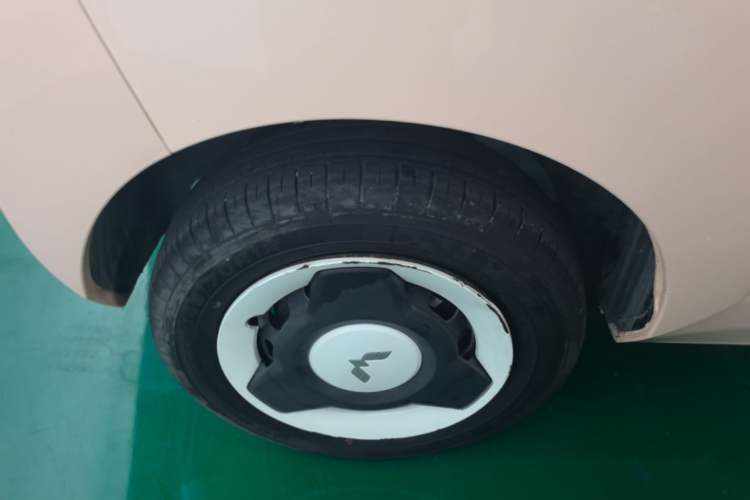 Used Wuling Hongguang MINIEV 2021 Macaron Sandwich Model 170 km Lithium Ternary Right Rear Wheel Hub