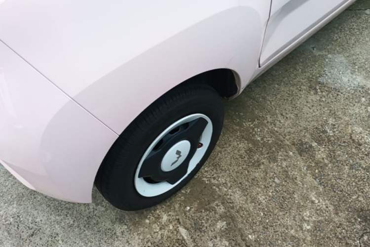 Used Wuling Hongguang MINIEV 2021 Macaron Premium Model – Lithium Iron Phosphate Right Rear Wheel Hub