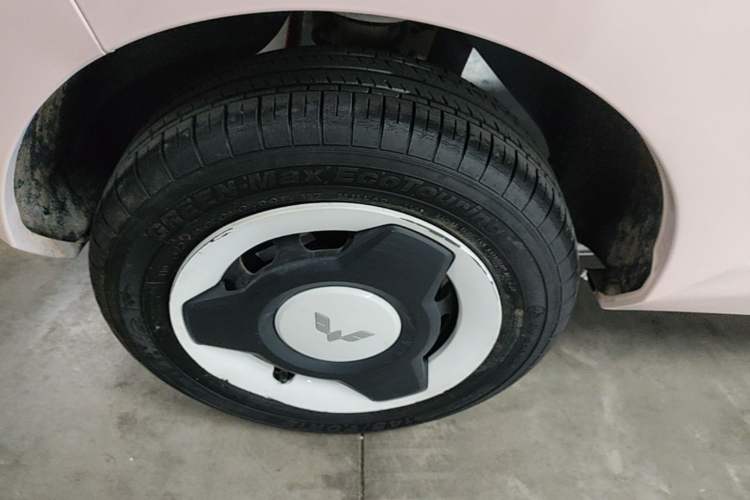 Used Wuling Hongguang MINIEV 2021 Macaron Fashion Edition Lithium-Ion Battery Right Rear Wheel Hub