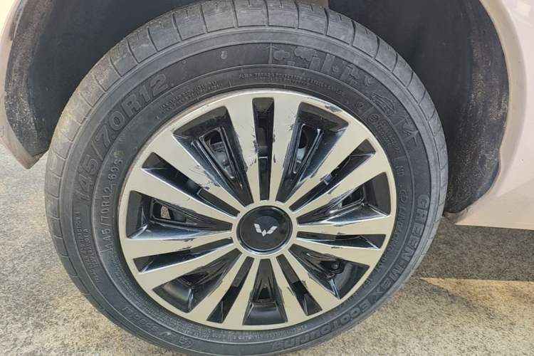 Used Wuling Hongguang MINIEV 2021 Macaron Sandwich Model 170 km Lithium Ternary Right Rear Wheel Hub