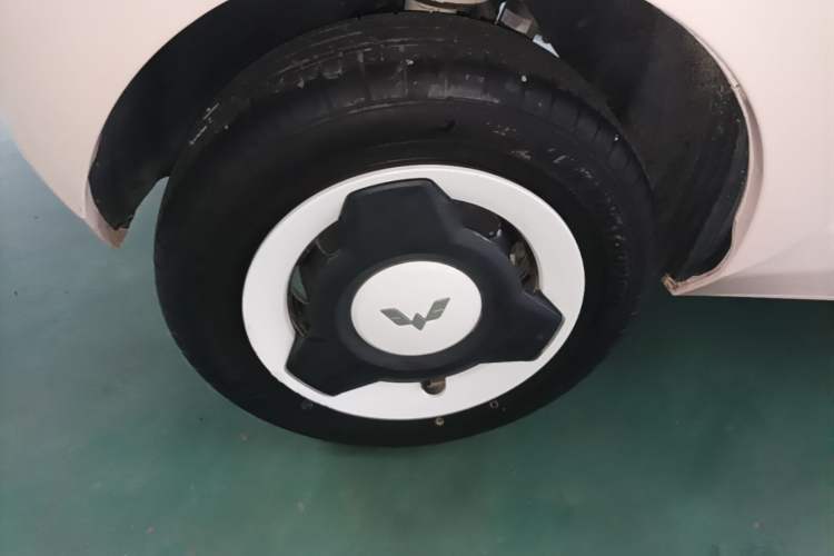 Used Wuling Hongguang MINIEV 2021 Macaron Sandwich Model 120 km Lithium NMC Right Rear Wheel Hub