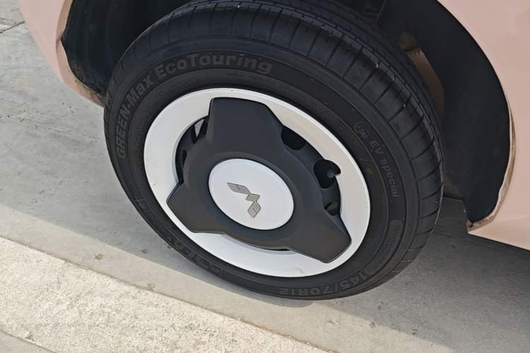 Used Wuling Hongguang MINIEV 2021 Macaron Fashion Model Lithium Iron Phosphate Right Rear Wheel Hub
