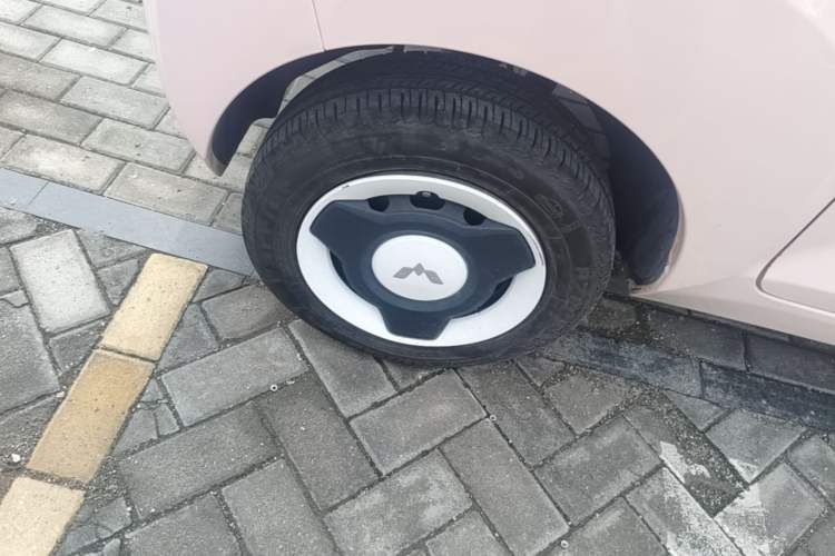 Used Wuling Hongguang MINIEV 2021 Macaron Fashion Model Lithium Iron Phosphate Right Rear Wheel Hub