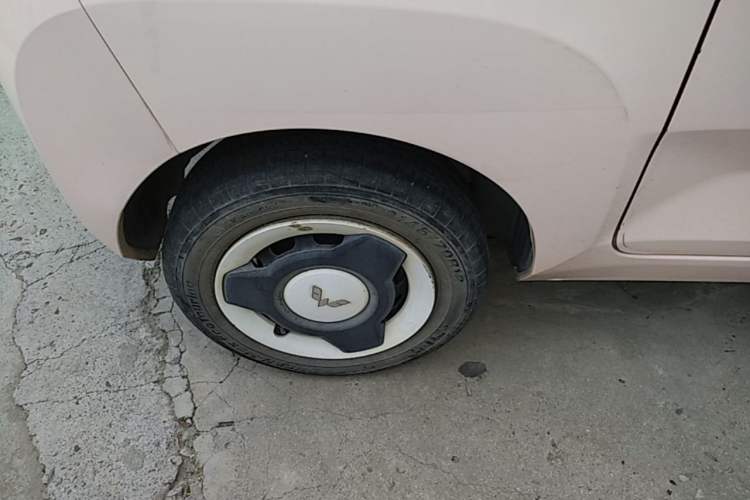 Used Wuling Hongguang MINIEV 2021 Macaron Fashion Model Lithium Iron Phosphate Right Rear Wheel Hub