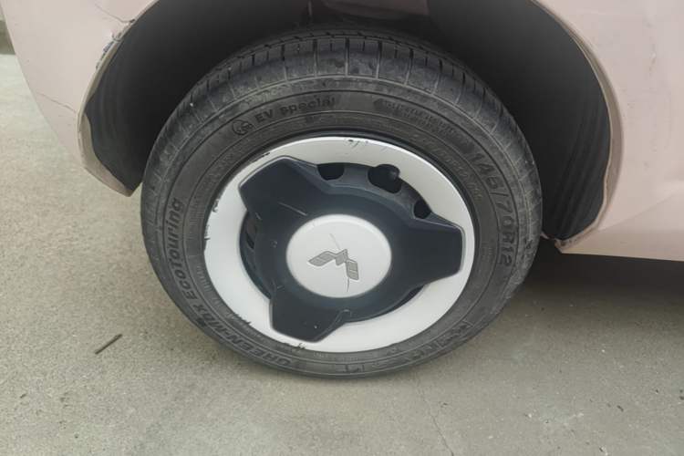 Used Wuling Hongguang MINIEV 2021 Macaron Sandwich Model 120 km Lithium Iron Phosphate Right Rear Wheel Hub