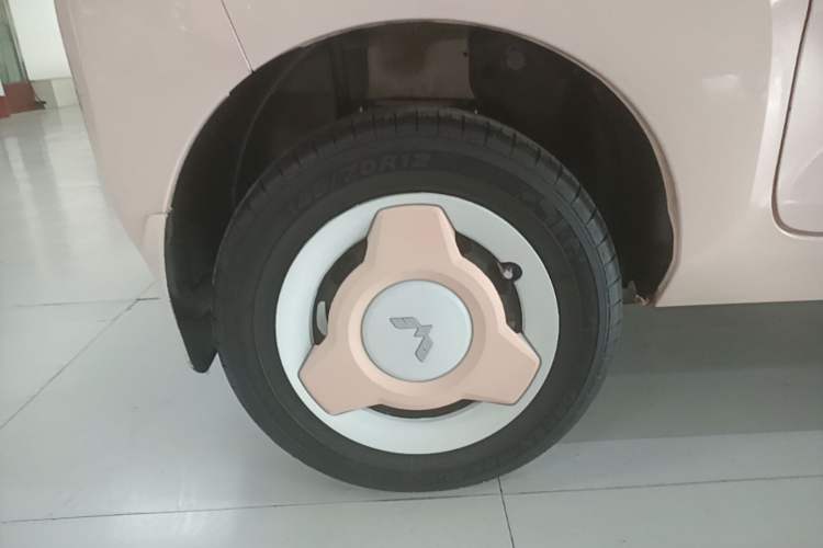 Used Wuling Hongguang MINIEV 2021 Macaron Fashion Model Lithium Iron Phosphate Right Rear Wheel Hub