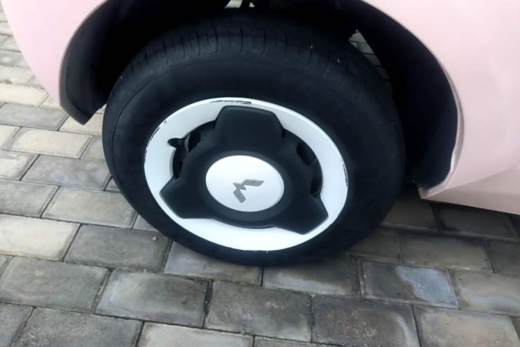 Used Wuling Hongguang MINIEV 2021 Macaron Sandwich Model 170 km Lithium Iron Phosphate Right Rear Wheel Hub