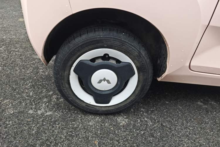 Used Wuling Hongguang MINIEV 2021 Macaron Fashion Edition Lithium-Ion Battery Right Rear Wheel Hub