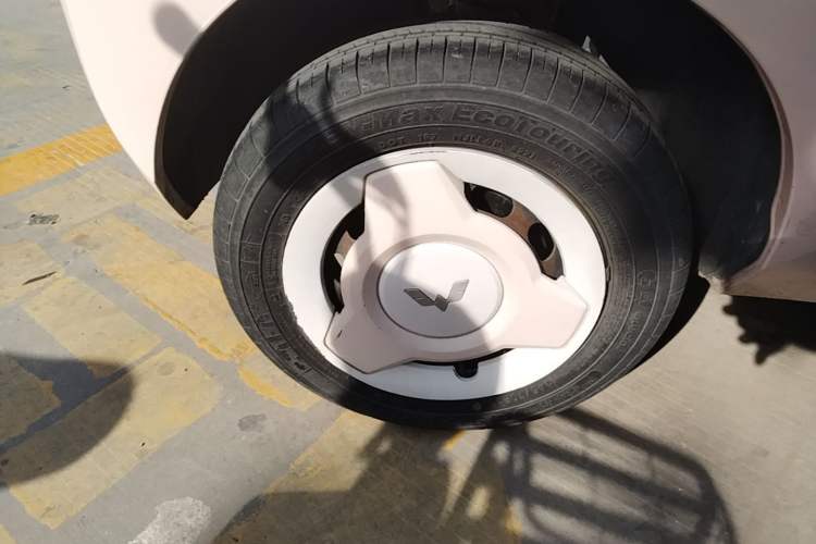 Used Wuling Hongguang MINIEV 2021 Macaron Fashion Model Lithium Iron Phosphate Right Rear Wheel Hub