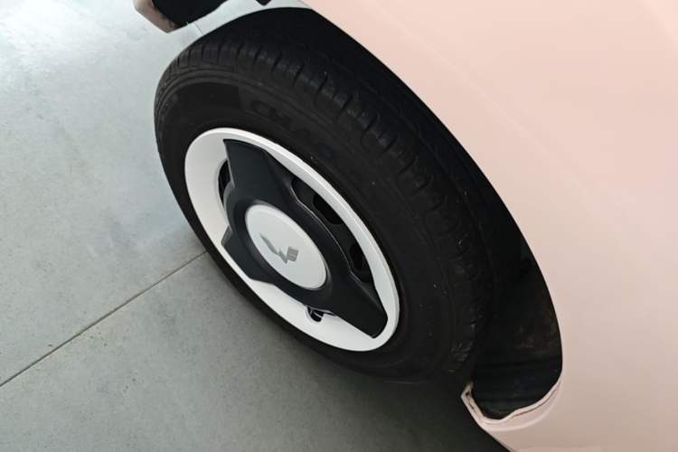 Used Wuling Hongguang MINIEV 2021 Macaron Fashion Model Lithium Iron Phosphate Right Rear Wheel Hub