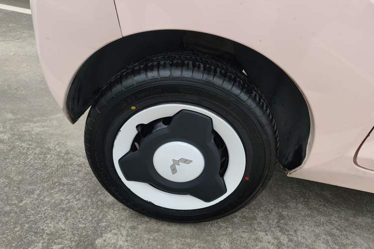 Used Wuling Hongguang MINIEV 2021 Macaron Premium Model – Lithium-NMC Right Rear Wheel Hub