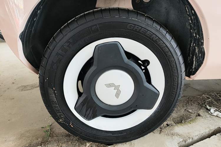 Used Wuling Hongguang MINIEV 2021 Macaron Fashion Edition Lithium-Ion Battery Right Rear Wheel Hub