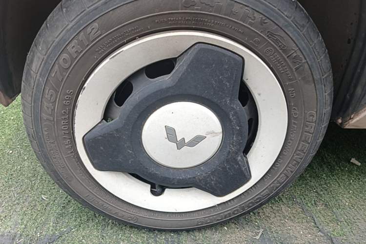 Used Wuling Hongguang MINIEV 2021 Macaron Fashion Edition Lithium-Ion Battery Right Rear Wheel Hub