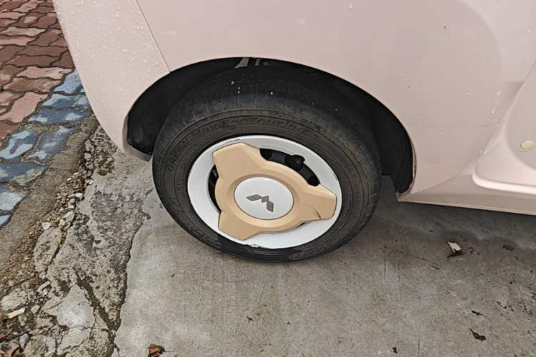 Used Wuling Hongguang MINIEV 2021 Macaron Premium Model – Lithium Iron Phosphate Right Rear Wheel Hub