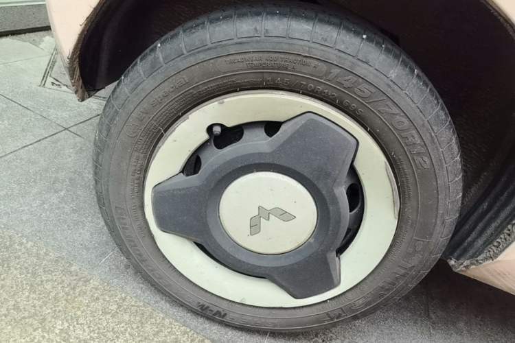 Used Wuling Hongguang MINIEV 2021 Macaron Fashion Model Lithium Iron Phosphate Right Rear Wheel Hub