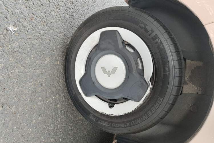 Used Wuling Hongguang MINIEV 2021 Macaron Fashion Edition Lithium-Ion Battery Right Rear Wheel Hub