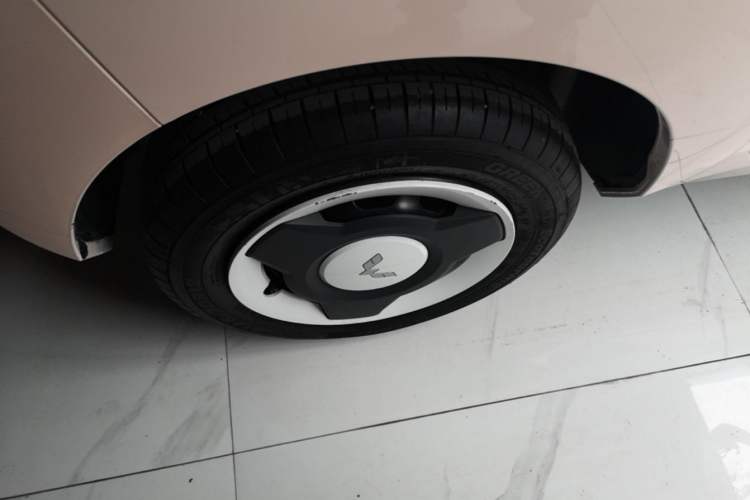 Used Wuling Hongguang MINIEV 2021 Macaron Premium Model – Lithium Iron Phosphate Right Rear Wheel Hub