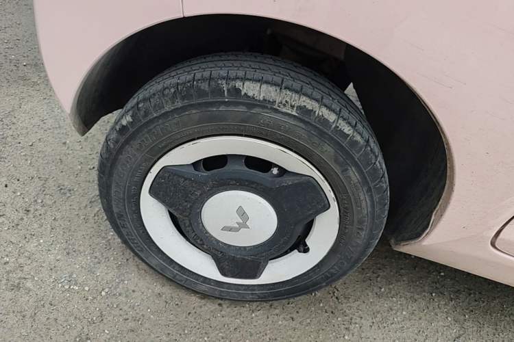 Used Wuling Hongguang MINIEV 2021 Macaron Fashion Model Lithium Iron Phosphate Right Rear Wheel Hub