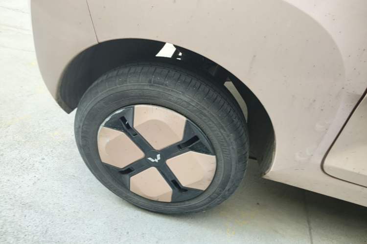 Used Wuling Hongguang MINIEV 2021 Macaron Sandwich Model 170 km Lithium Ternary Right Rear Wheel Hub