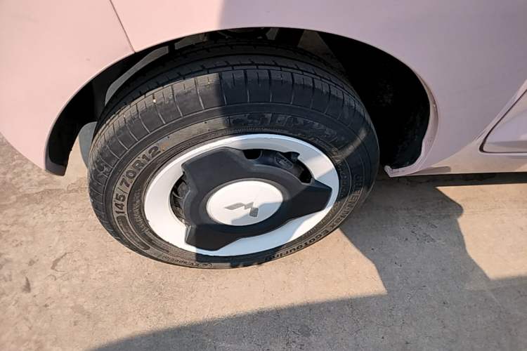Used Wuling Hongguang MINIEV 2021 Macaron Fashion Model Lithium Iron Phosphate Right Rear Wheel Hub