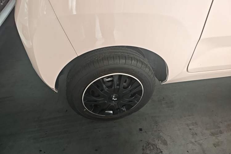 Used Wuling Hongguang MINIEV 2021 Macaron Fashion Model Lithium Iron Phosphate Right Rear Wheel Hub
