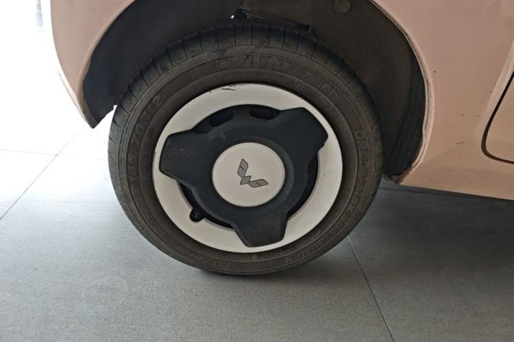 Used Wuling Hongguang MINIEV 2021 Macaron Fashion Edition Lithium-Ion Battery Right Rear Wheel Hub