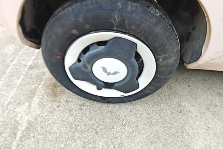 Used Wuling Hongguang MINIEV 2021 Macaron Fashion Edition Lithium-Ion Battery Right Rear Wheel Hub