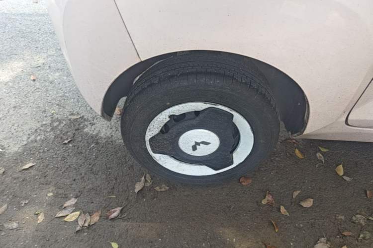 Used Wuling Hongguang MINIEV 2021 Macaron Premium Model – Lithium-NMC Right Rear Wheel Hub